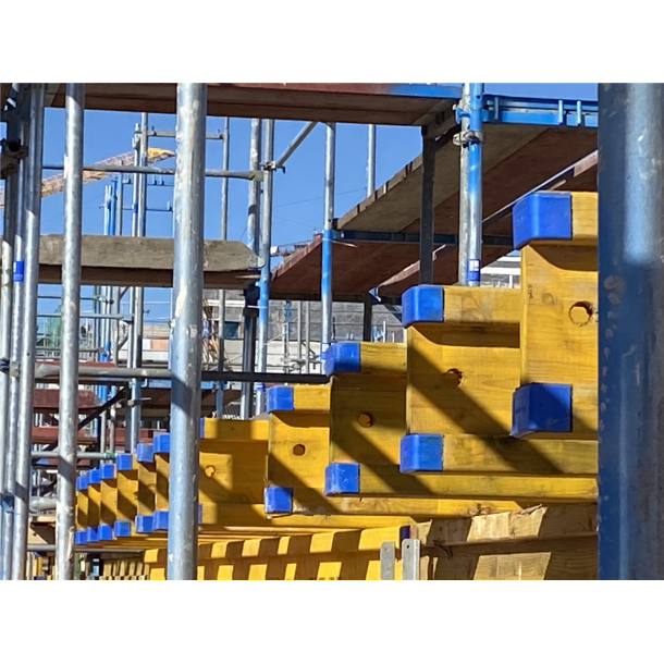 Formwork beam of wood SCHAKE H20 | Length: 2100 mm, Height: 200 mm | with end-cap